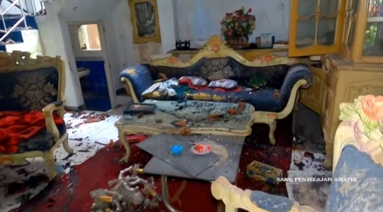 Potret Rumah Mewah Tanpa Penghuni, Mangkrak & Banyak Barang Klasik Tertinggal