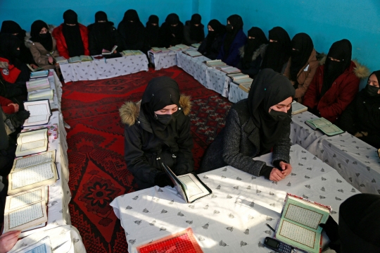 Semangat Perempuan Afghanistan Melanjutkan Pendidikan di Madrasah