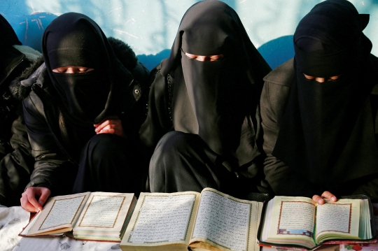 Semangat Perempuan Afghanistan Melanjutkan Pendidikan di Madrasah