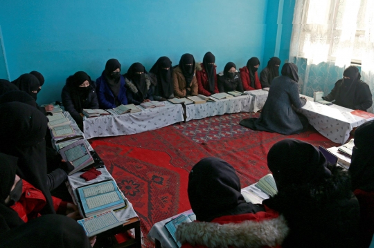 Semangat Perempuan Afghanistan Melanjutkan Pendidikan di Madrasah