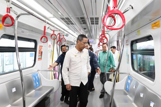 Pj Gubernur DKI Ajak Menteri Transportasi Korsel Jajal LRT Jakarta