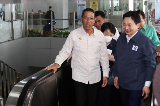 Pj Gubernur DKI Ajak Menteri Transportasi Korsel Jajal LRT Jakarta