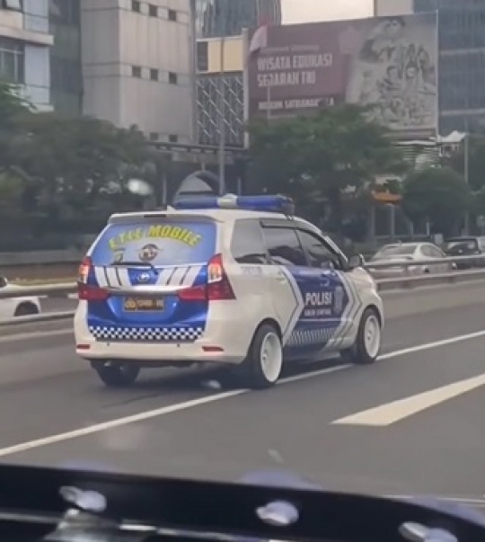 Penampakan Keren Avanza Patwal Polisi, Cuma Modif Velg jadi Ganteng Banget