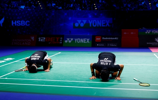 Sujud Syukur Usai Tekuk China, Fajar-Rian Ditunggu Ahsan-Hendra di Final All England