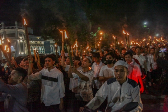 Kemeriahan Pawai Obor Menyambut Ramadan di Medan