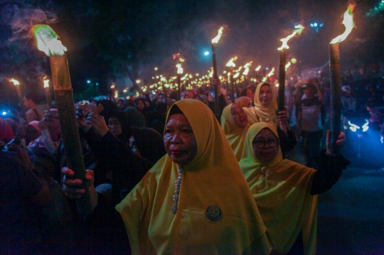 Kemeriahan Pawai Obor Menyambut Ramadan di Medan