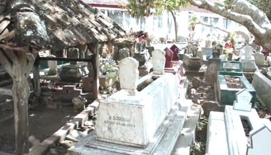 Potret Makam Sarinah Pengasuh Soekarno, Namanya Diabadikan Jadi Mal