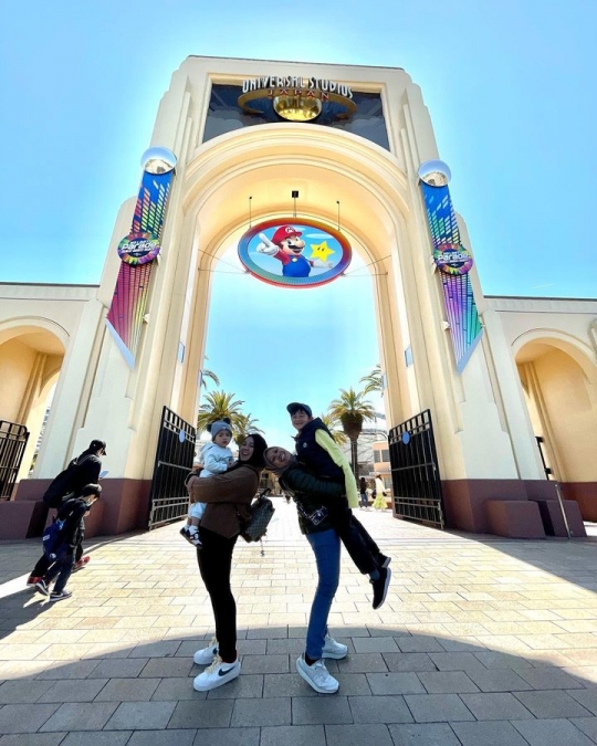 Momen Lala & Rafathar Jalan-jalan di Universal Studios Jepang, Sus Rini Bikin Salfok
