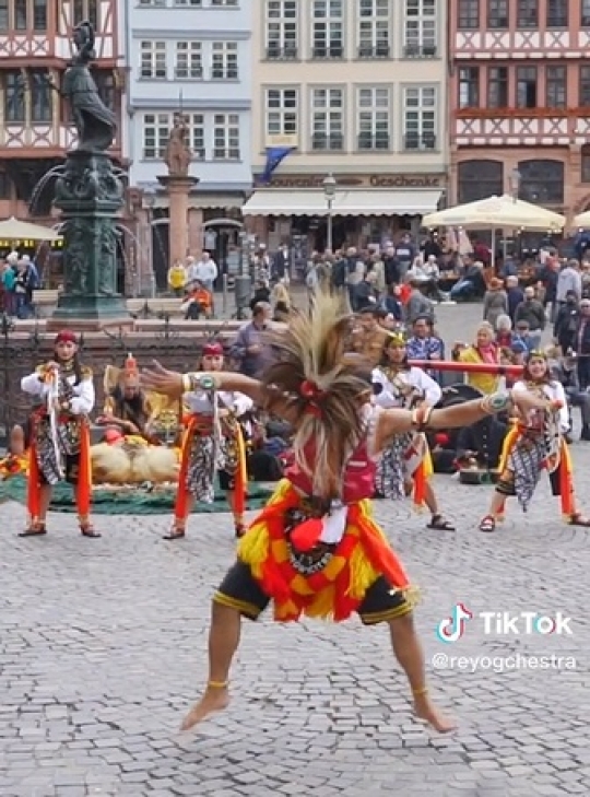 Potret Penampilan Reog Ponorogo di Jerman yang Sukses Buat Bule Terpesona