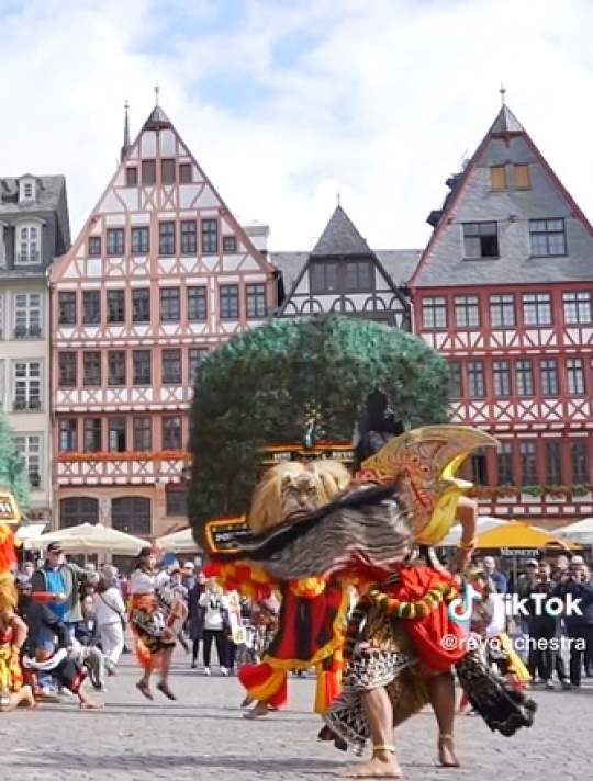 Potret Penampilan Reog Ponorogo di Jerman yang Sukses Buat Bule Terpesona