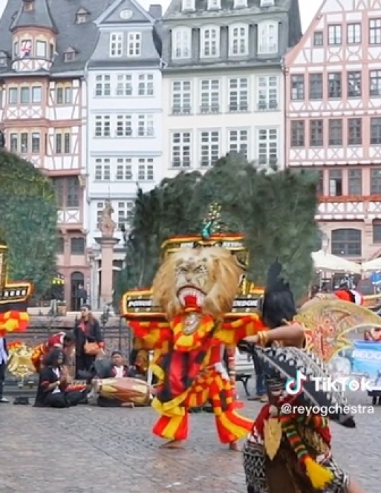 Potret Penampilan Reog Ponorogo di Jerman yang Sukses Buat Bule Terpesona