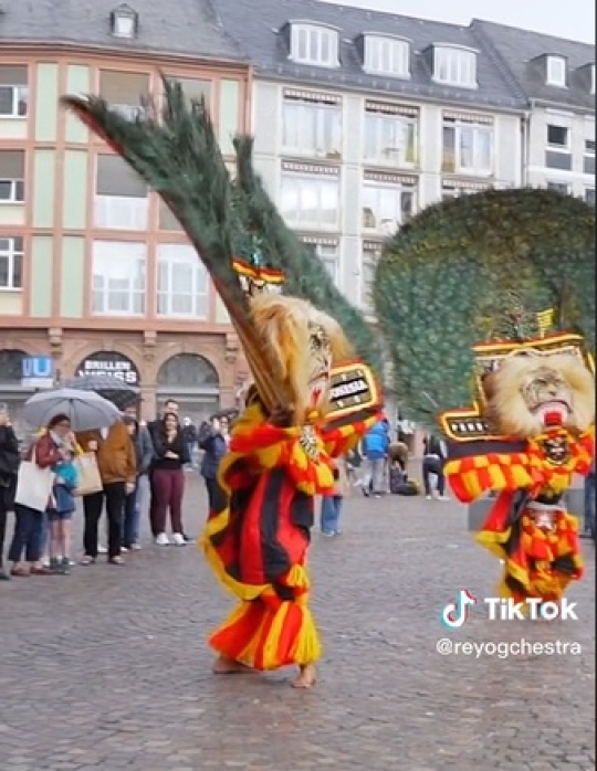 Potret Penampilan Reog Ponorogo di Jerman yang Sukses Buat Bule Terpesona