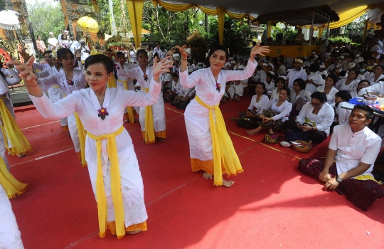 Beragam Tarian Bali Iringi Tawur Agung Kesanga di Pura Cinere