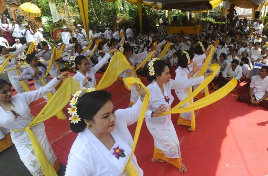 Beragam Tarian Bali Iringi Tawur Agung Kesanga di Pura Cinere