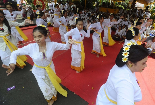 Beragam Tarian Bali Iringi Tawur Agung Kesanga di Pura Cinere