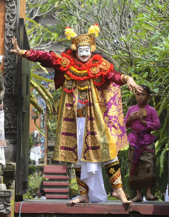 Beragam Tarian Bali Iringi Tawur Agung Kesanga di Pura Cinere