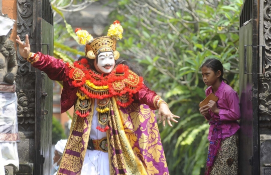 Beragam Tarian Bali Iringi Tawur Agung Kesanga di Pura Cinere