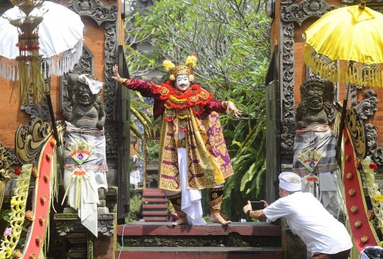 Beragam Tarian Bali Iringi Tawur Agung Kesanga di Pura Cinere