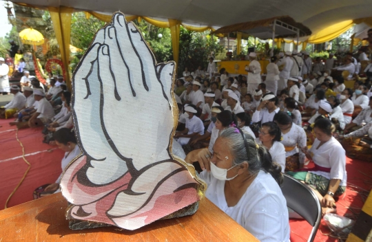 Beragam Tarian Bali Iringi Tawur Agung Kesanga di Pura Cinere