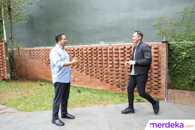 Ketua Umum Partai Demokrat Agus Harimurti Yudhoyono (AHY) kembali bertemu bakal calon presiden Anies Baswedan. Pertemuan digelar di kediaman Anies, kawasan Lebak Bulus, Jakarta, Selasa (21/3).
