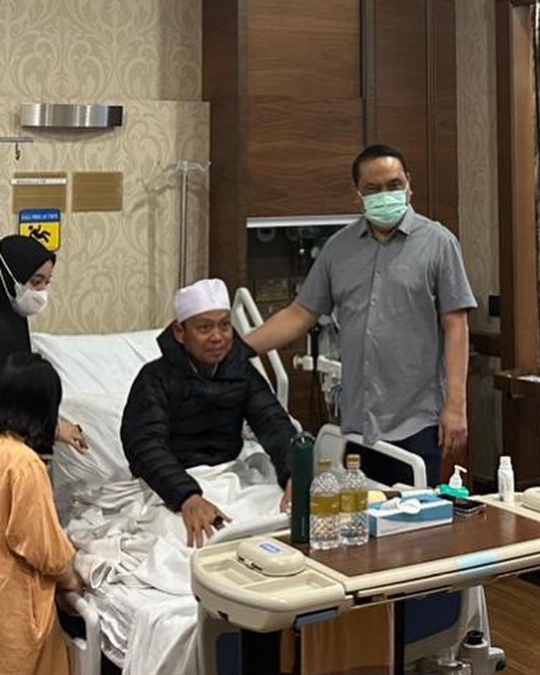 Ustaz Dasad Latif Sakit Dirawat di RS, ini Potret Terbarunya Dijenguk Jenderal Polisi