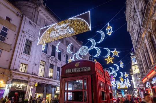 Indahnya Suasana Malam Menyambut Bulan Suci Ramadan di London