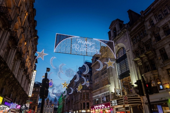 Indahnya Suasana Malam Menyambut Bulan Suci Ramadan di London