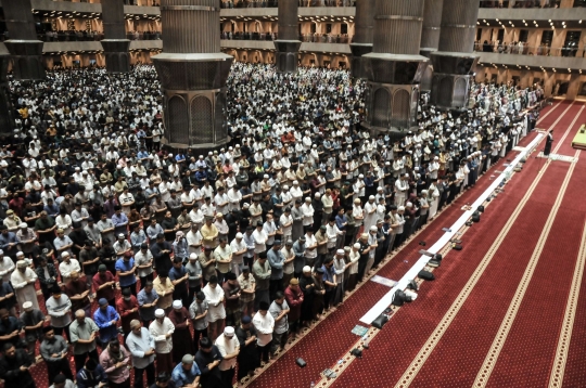 Tarawih Perdana Ramadan 1444 Hijriah, Ribuan Umat Muslim Penuhi Masjid Istiqlal