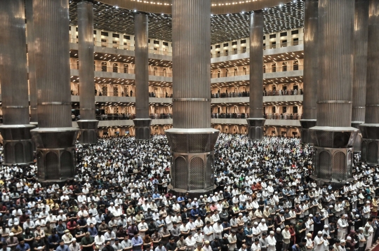 Tarawih Perdana Ramadan 1444 Hijriah, Ribuan Umat Muslim Penuhi Masjid Istiqlal