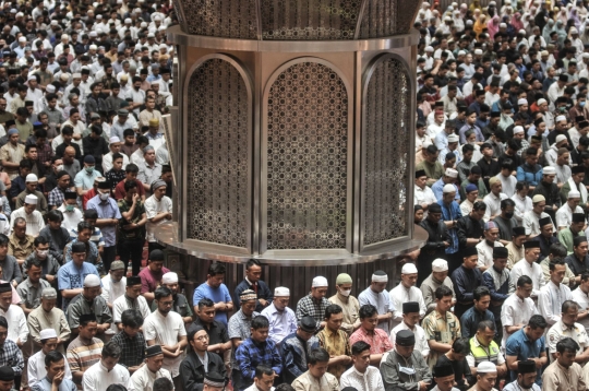 Tarawih Perdana Ramadan 1444 Hijriah, Ribuan Umat Muslim Penuhi Masjid Istiqlal