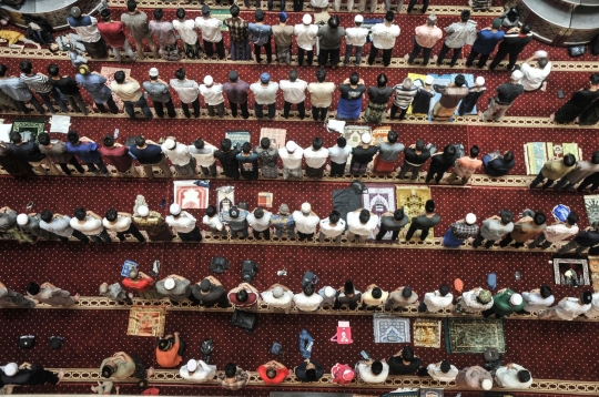 Tarawih Perdana Ramadan 1444 Hijriah, Ribuan Umat Muslim Penuhi Masjid Istiqlal