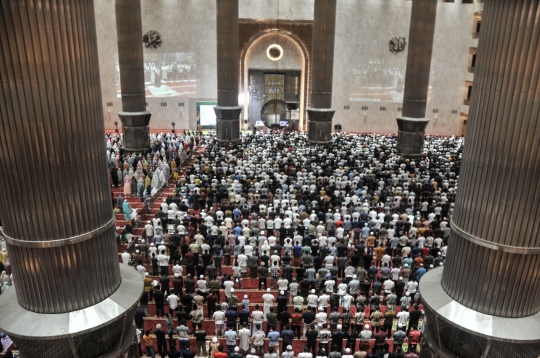 Tarawih Perdana Ramadan 1444 Hijriah, Ribuan Umat Muslim Penuhi Masjid Istiqlal