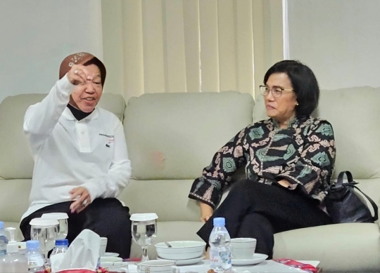 Penuh Tantangan, Begini Cerita Seru dari Menteri Risma Bikin Sri Mulyani Salut