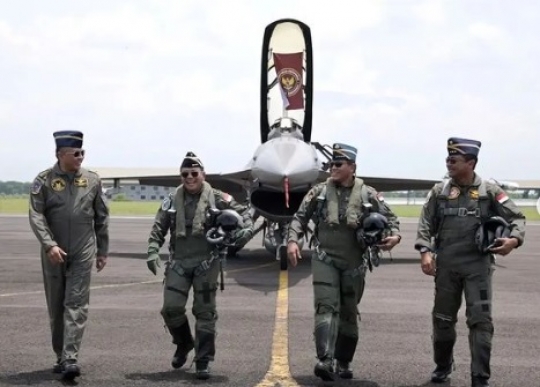 Potret para Jenderal TNI Kenakan G-Suit Pilot Tempur, Makin Keren di Dalam Jet Perang