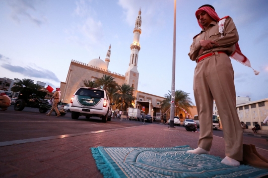 Tradisi Unik Polisi Dubai Tembak Meriam Sebagai Tanda Buka Puasa