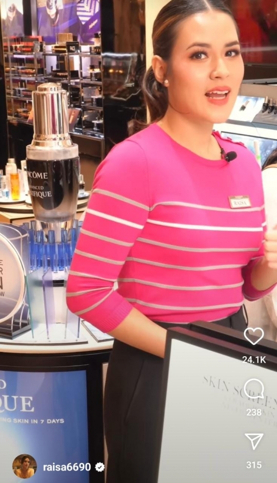 Pesona Raisa jadi SPG Kosmetik di Mal, Lucu & Cantiknya Gemesin
