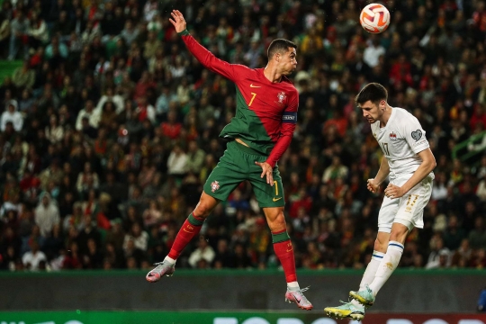 Aksi Ronaldo Bawa Portugal Pesta Gol dan Cetak Rekor Baru