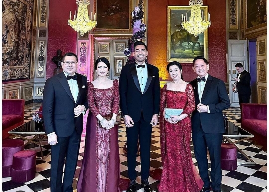 Ganteng dan Gagah, Potret Robby Purba Jadi Host Pernikahan Valencia & Kevin Sanjaya