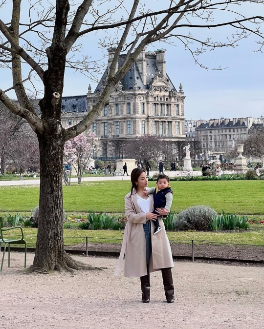 Potret Nikita Willy Liburan di Tuileries Garden, Ada Pose yang jadi Sorotan