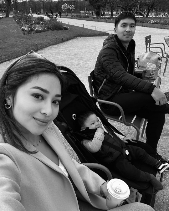 Potret Nikita Willy Liburan di Tuileries Garden, Ada Pose yang jadi Sorotan