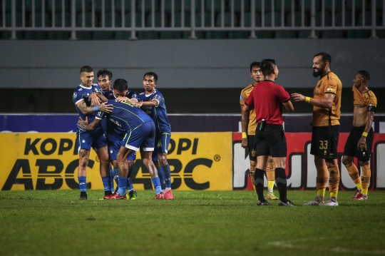 Tumbangkan Bhayangkara FC, Persib Jaga Peluang Juara