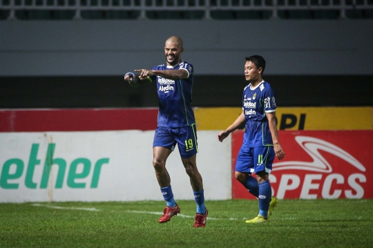 Tumbangkan Bhayangkara FC, Persib Jaga Peluang Juara