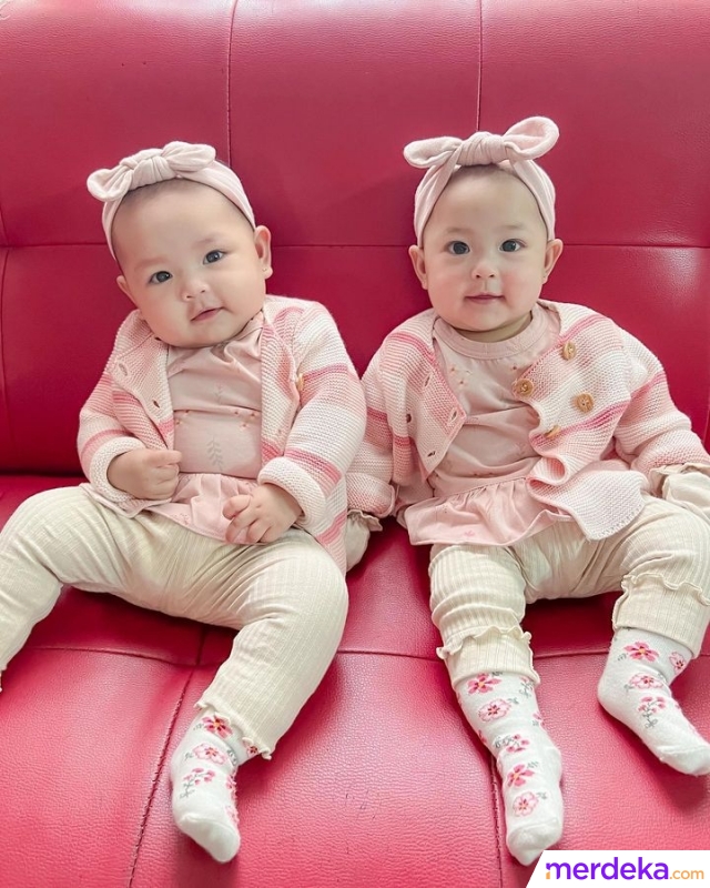 Foto Cute 6 Potret Alma And Alsha Anak Kembar Anisa Rahma Belajar Duduk Gemesin Banget