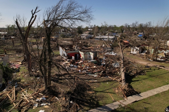 Luluhlantak Mississippi Usai Hantaman Tornado Dahsyat, Puluhan Orang Tewas