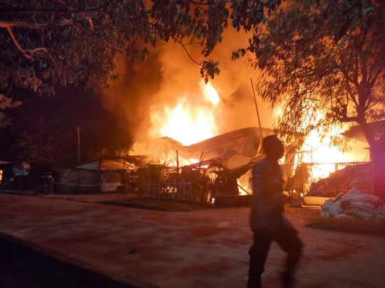 Kebakaran Besar Melanda Pondok Kopi, Tempat Usaha hingga Peternakan Ludes Terbakar