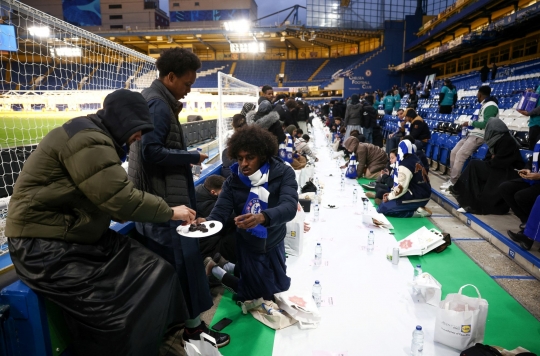 Indahnya Momen Kebersamaan Buka Puasa Bareng Chelsea di Stamford Bridge