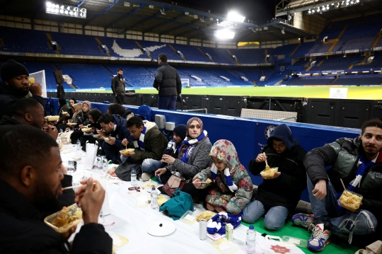 Indahnya Momen Kebersamaan Buka Puasa Bareng Chelsea di Stamford Bridge