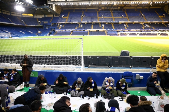 Indahnya Momen Kebersamaan Buka Puasa Bareng Chelsea di Stamford Bridge