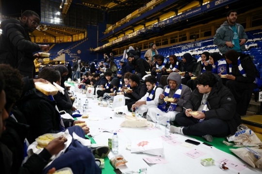 Indahnya Momen Kebersamaan Buka Puasa Bareng Chelsea di Stamford Bridge