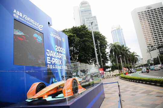 Jelang Balapan Juni, Mobil Formula E Mejeng di Bundaran HI